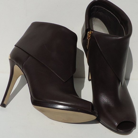 Michael Kors Shoes - SIZE 6.5 M.MICHAEL Michael Kors Leather Booties.